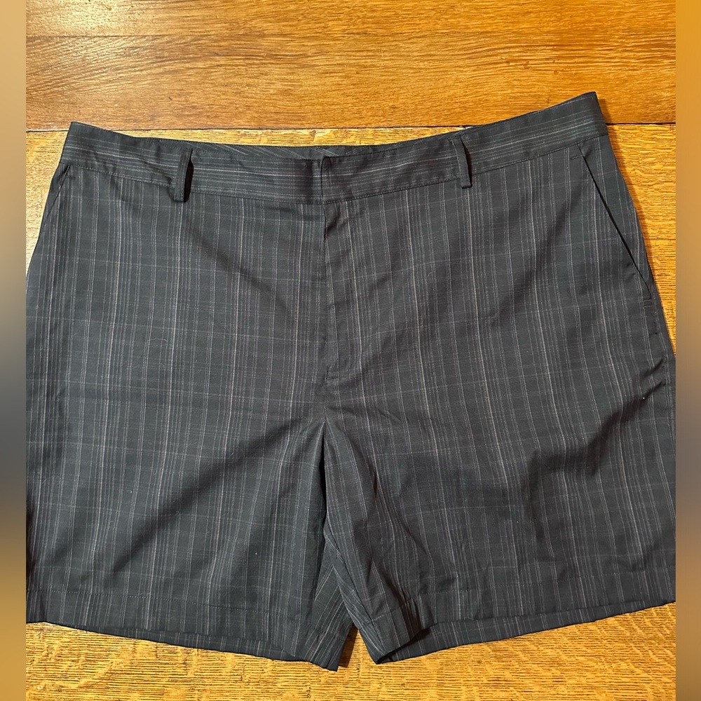 Under Armour‎ Performance Size 42 Mens Shorts Black Gray Striped